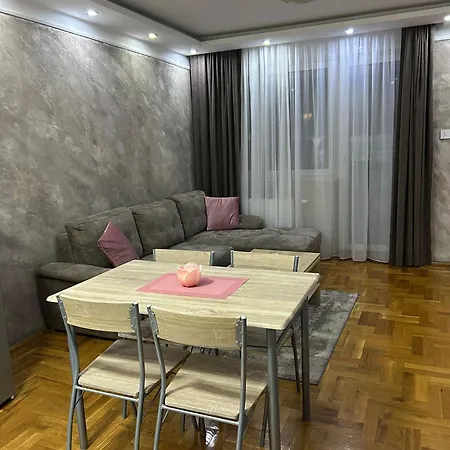 Ns Centar Private Parking 아파트 노비사드