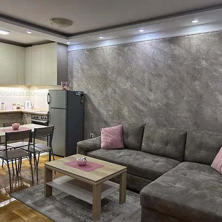 Ns Centar Private Parking 노비사드